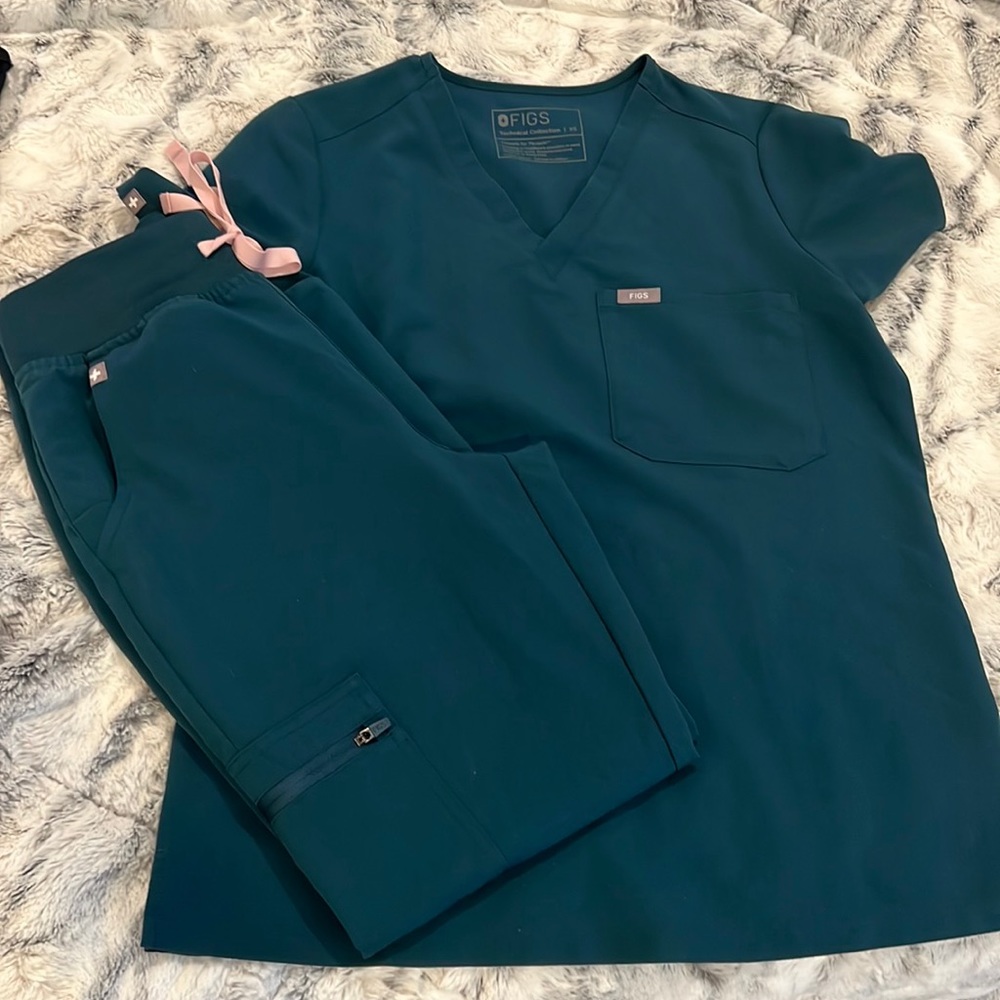 Figs Scrubs Caribbean Blue set